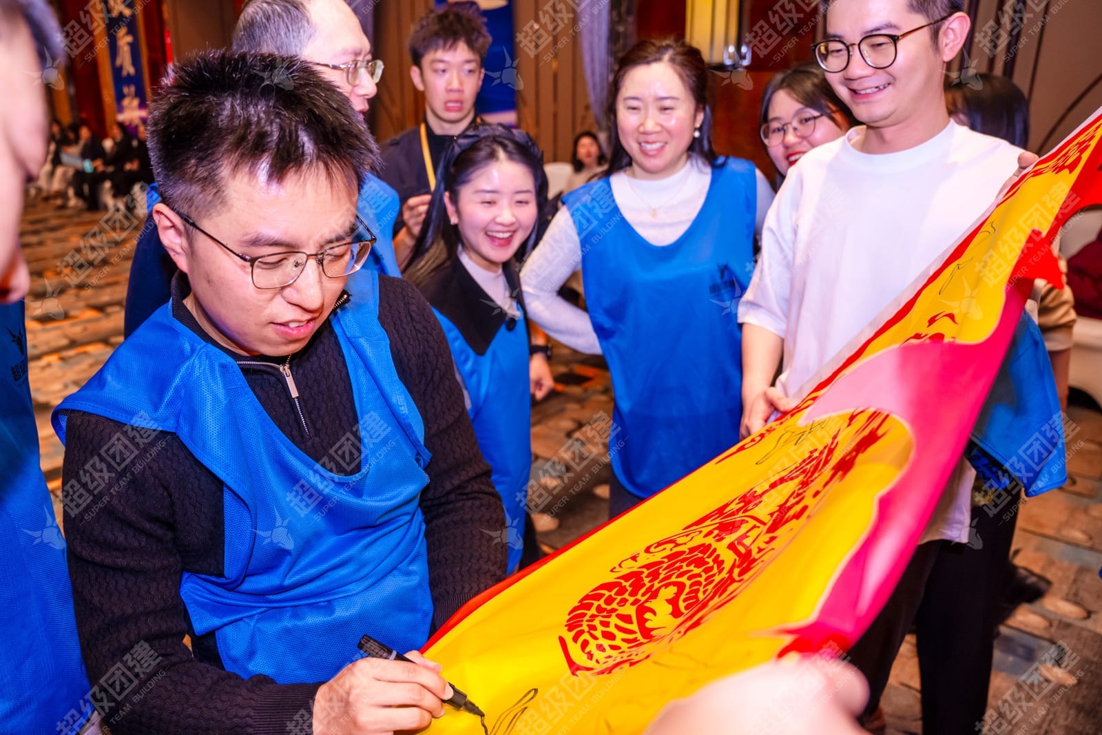 「泡泡总动员，齐心赢未来」舞龙会流程图片