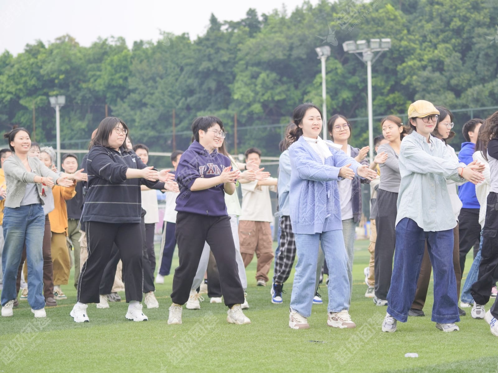 「欢庆周年，跃动未来」趣味运动会流程图片