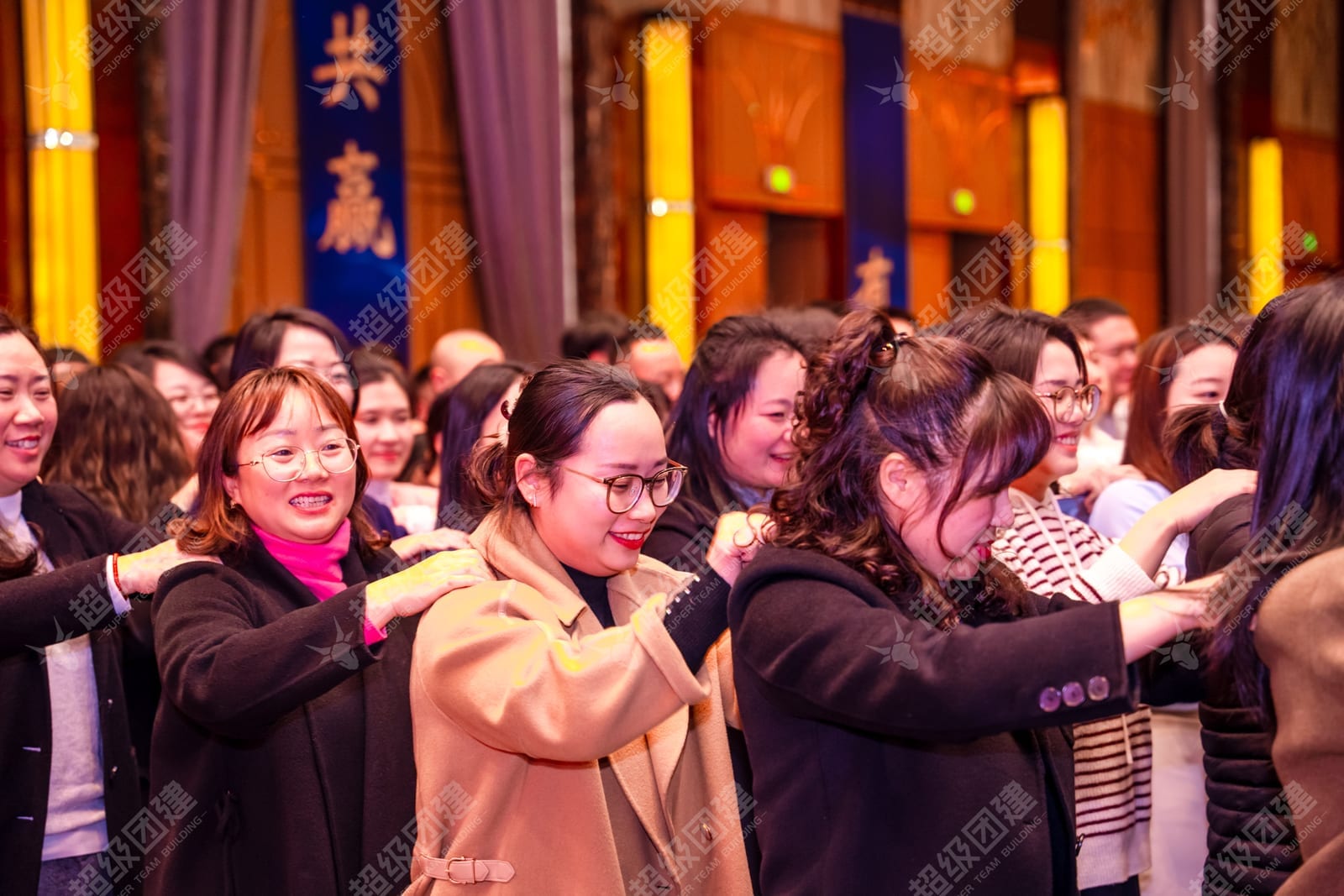 「泡泡总动员，齐心赢未来」舞龙会流程图片