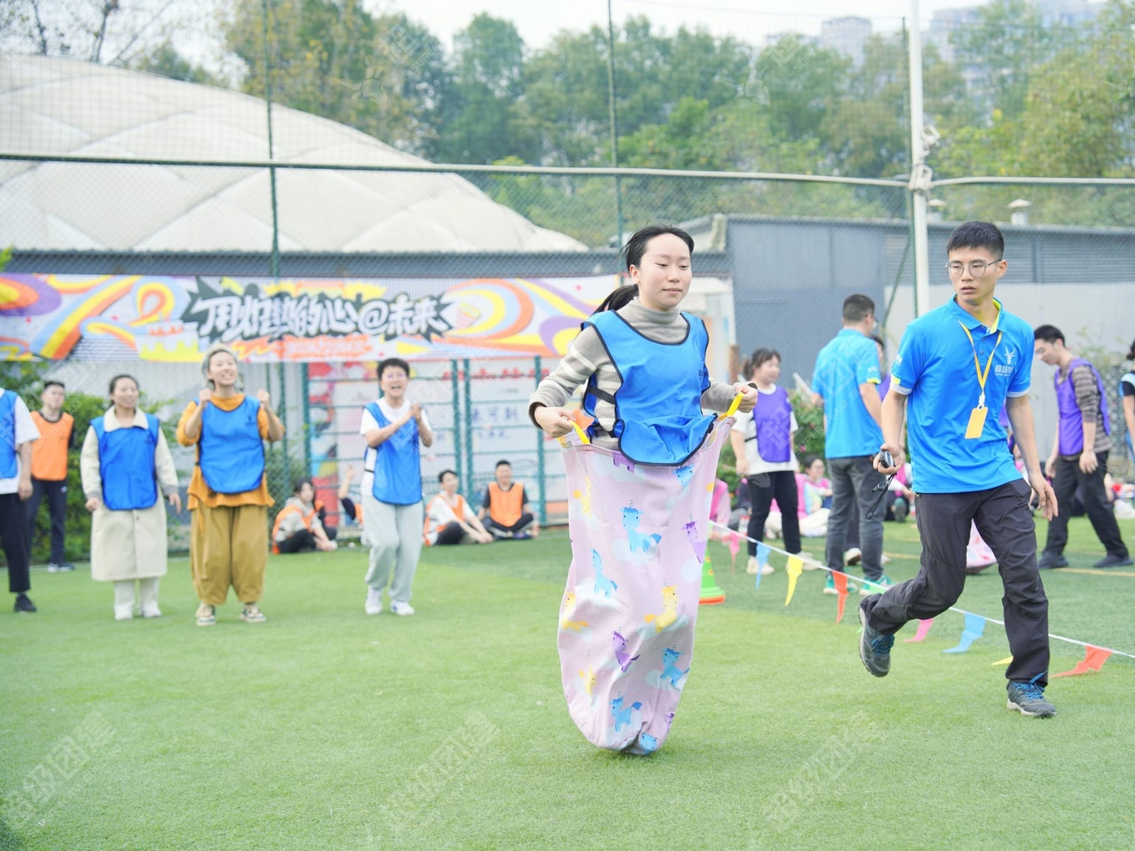 「欢庆周年，跃动未来」趣味运动会流程图片