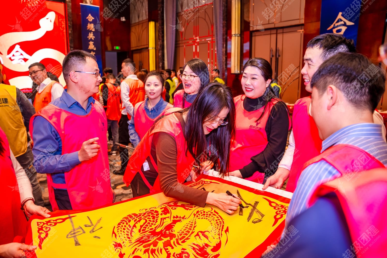 「泡泡总动员，齐心赢未来」舞龙会流程图片