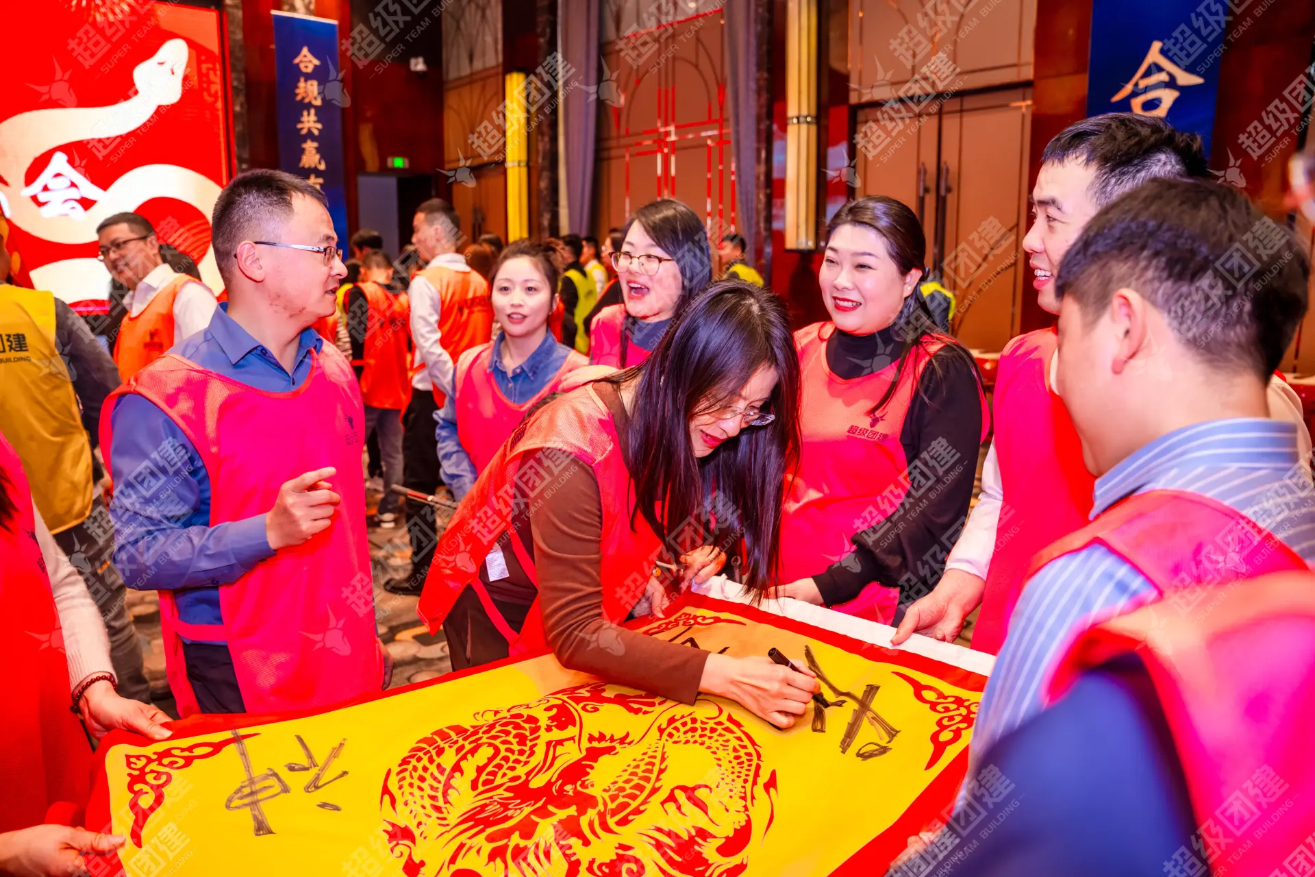 「泡泡总动员，齐心赢未来」舞龙会相册图片
