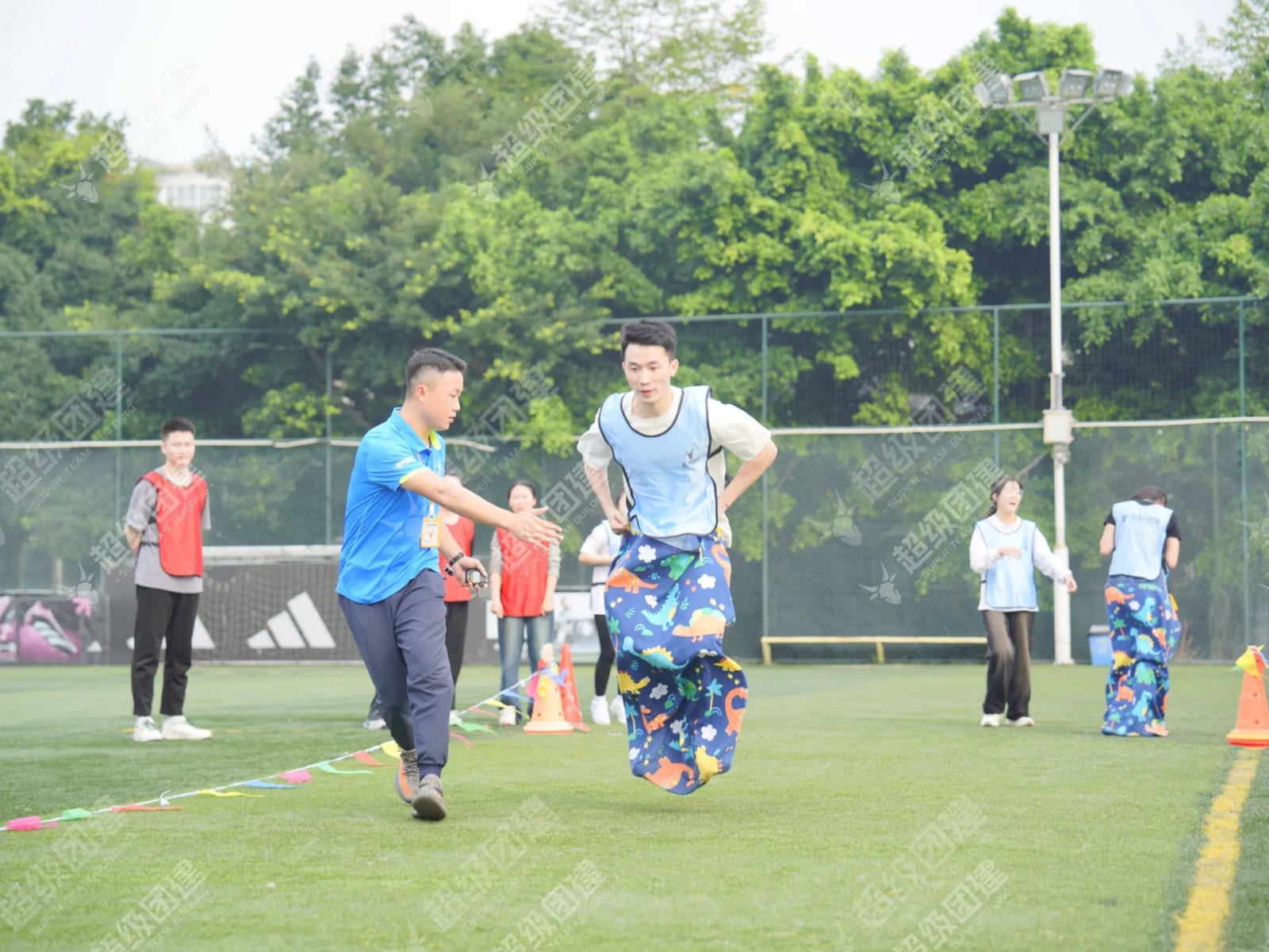 「欢庆周年，跃动未来」趣味运动会相册图片