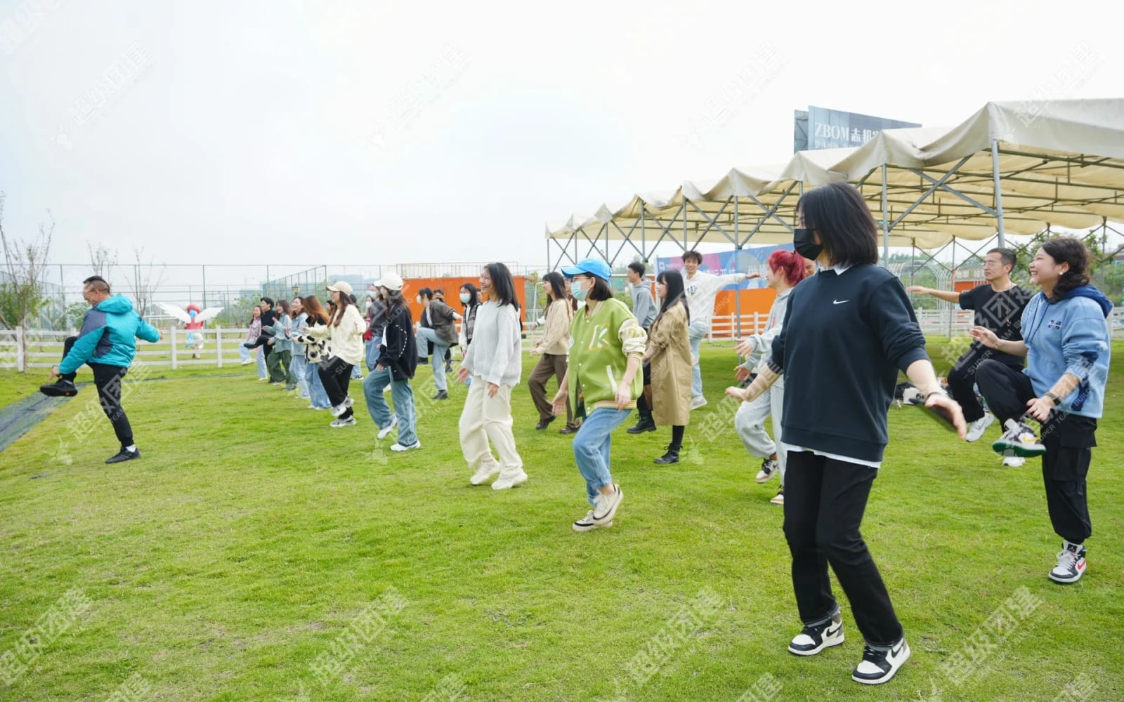 「酣畅体验 卓越团队」趣味团建活动相册图片