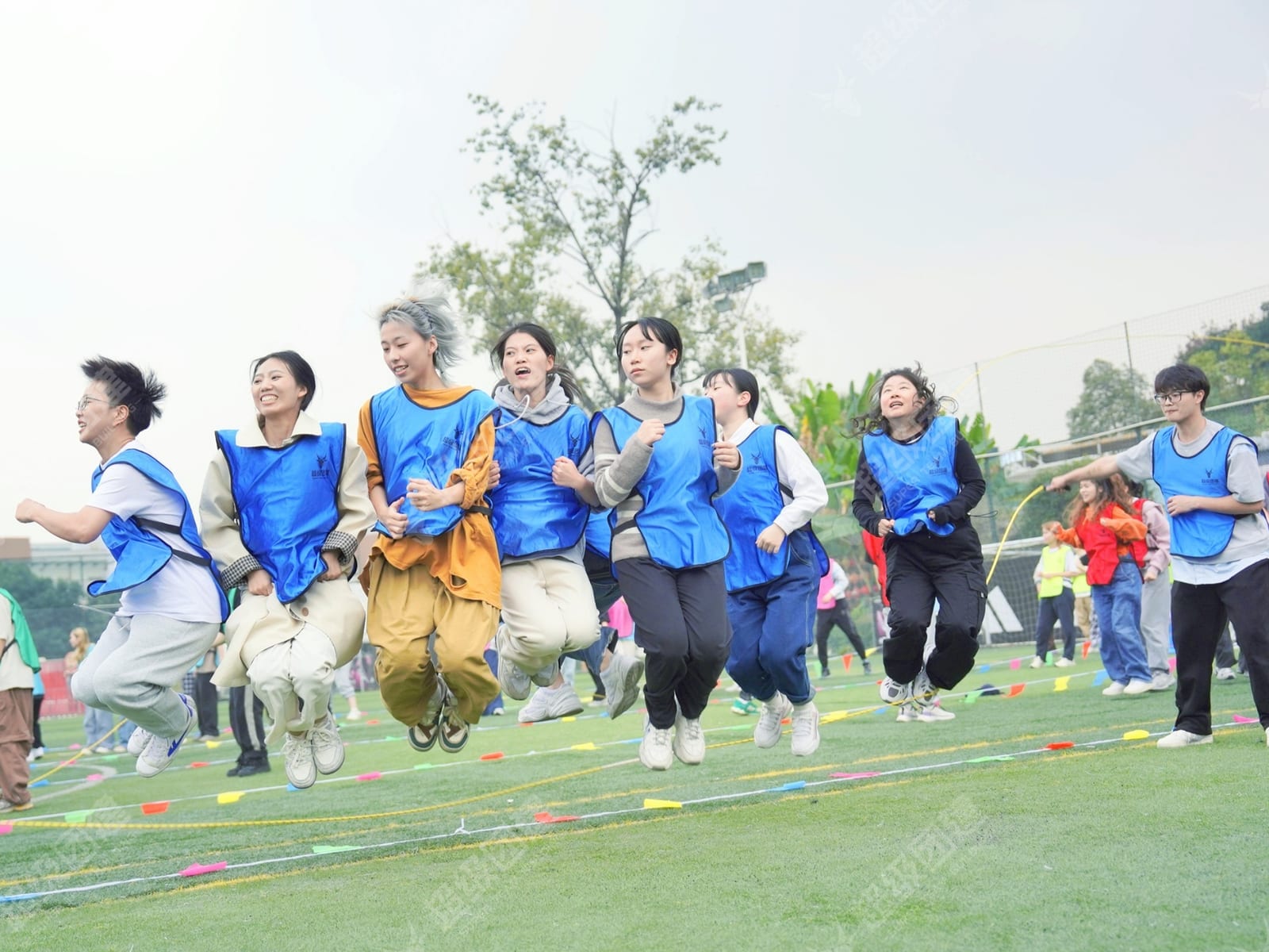 「欢庆周年，跃动未来」趣味运动会流程图片