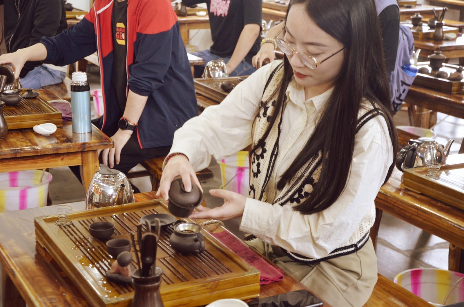 「微风拂动 春临茶园」春季踏青采茶团建活动流程图片