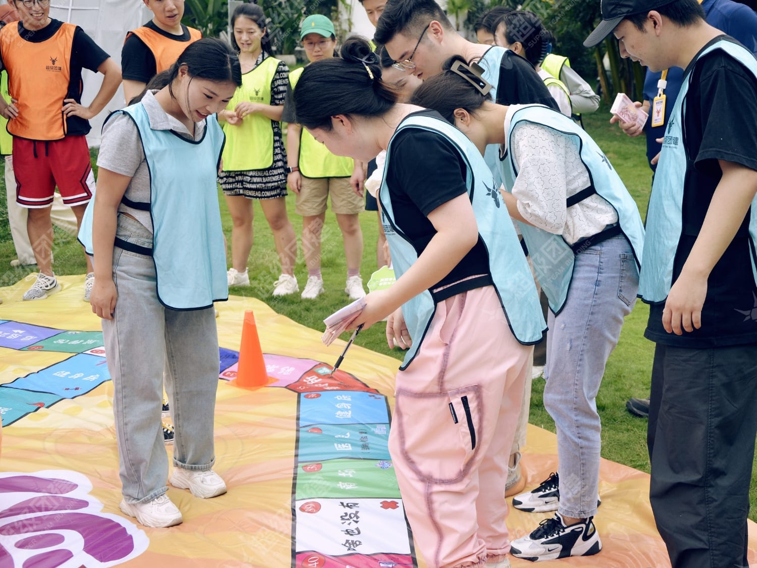 「真人版大富翁」主题团建活动流程图片